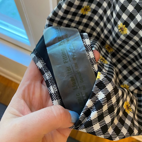 NWT Old Navy Tie-Front Keyhole Bandeau-Style One-Piece Swimsuit for Women - Picture 8 of 11